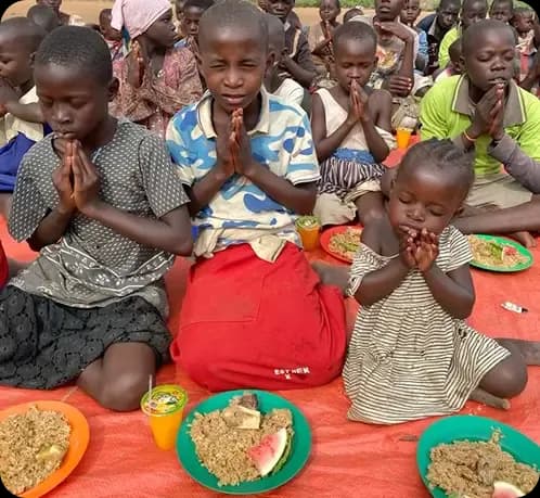 Crianças comendo